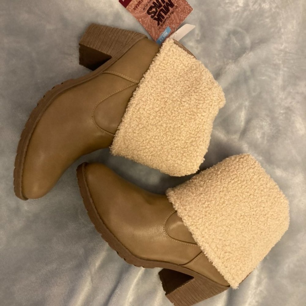 Taupe, size 7.5, shearling lined,  Muk Luk Winter Booties with 2 in heel - Picture 9 of 10